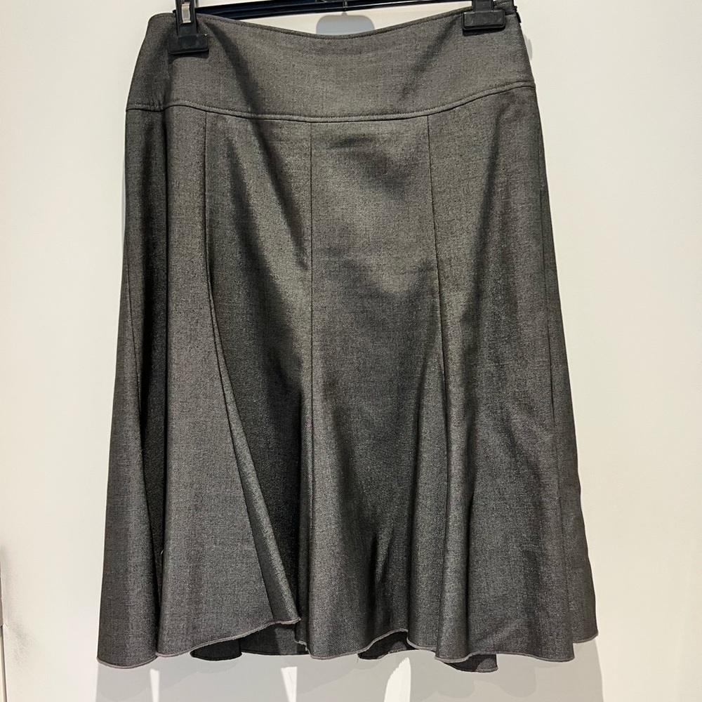 ♥️ Flirty business skirt in a perfect length. Matching blazer also listed 😍